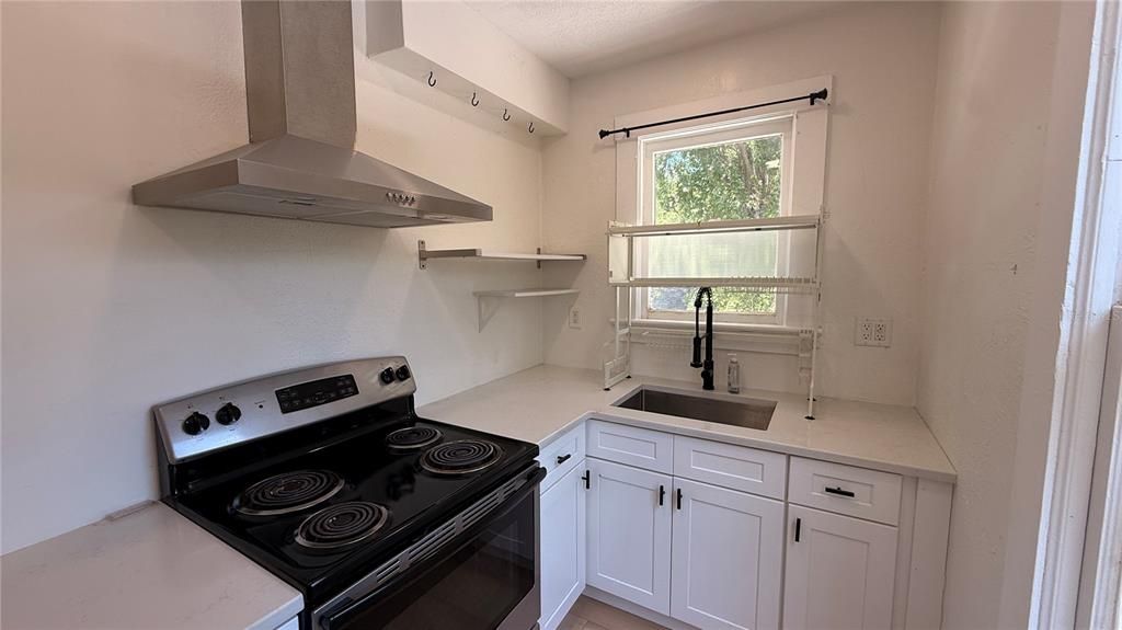 For Rent: $1,700 (2 beds, 1 baths, 660 Square Feet)