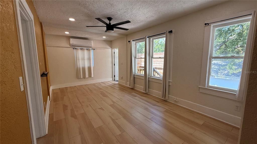 For Rent: $1,700 (2 beds, 1 baths, 660 Square Feet)