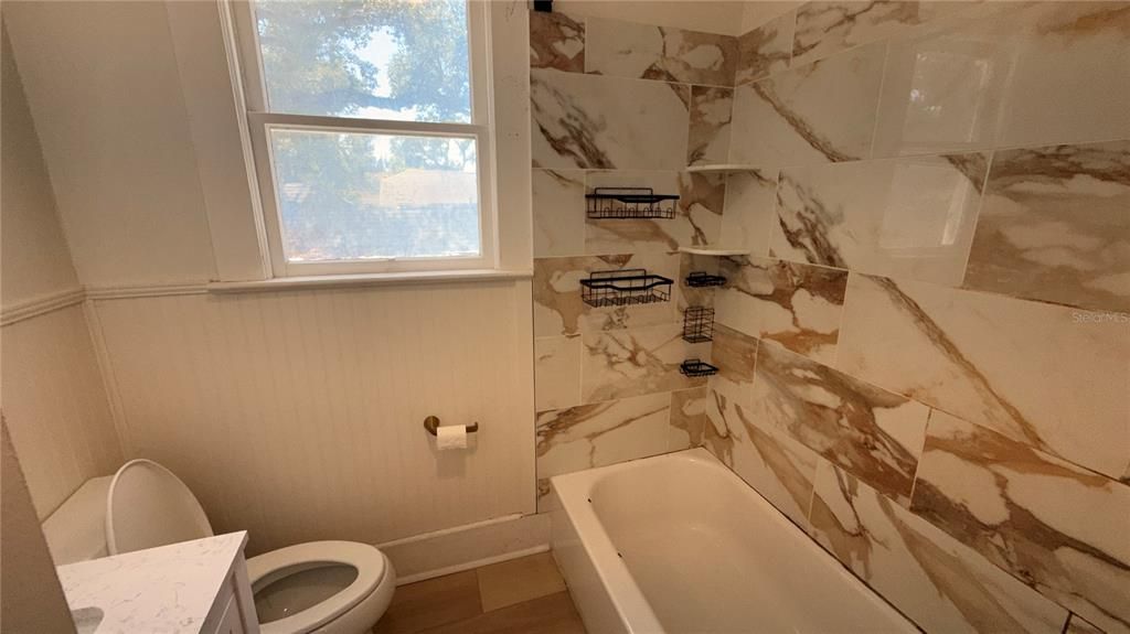 For Rent: $1,700 (2 beds, 1 baths, 660 Square Feet)