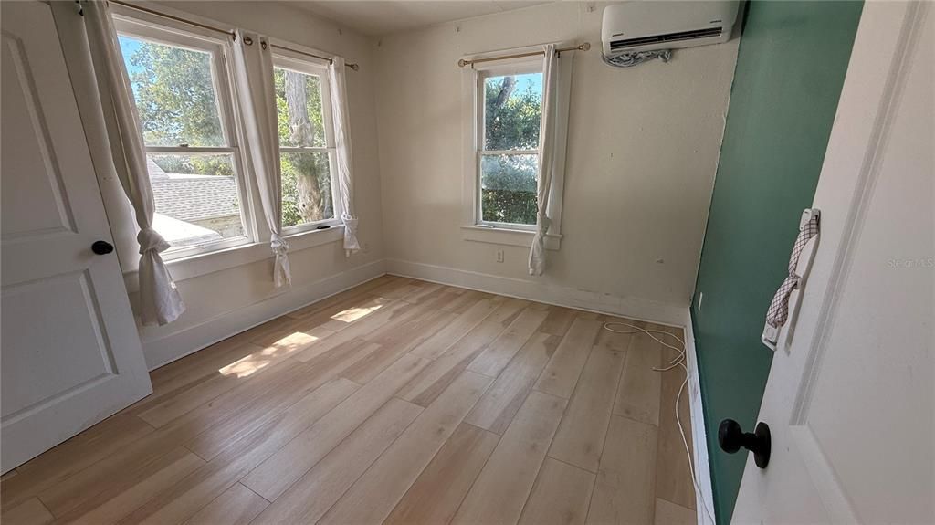 For Rent: $1,700 (2 beds, 1 baths, 660 Square Feet)