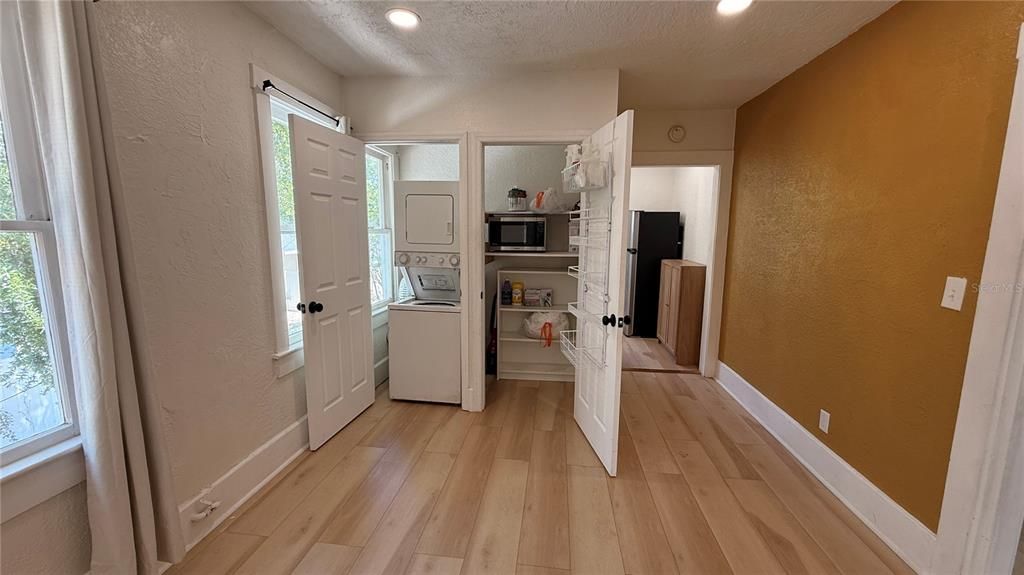 For Rent: $1,700 (2 beds, 1 baths, 660 Square Feet)