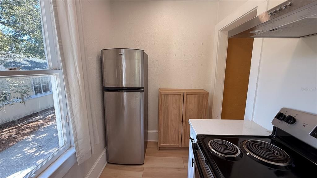For Rent: $1,700 (2 beds, 1 baths, 660 Square Feet)