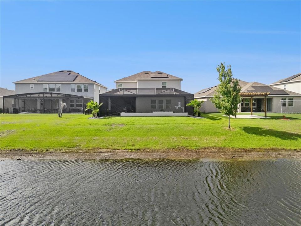合同活跃: $929,000 (5 贝兹, 3 浴室, 3980 平方英尺)