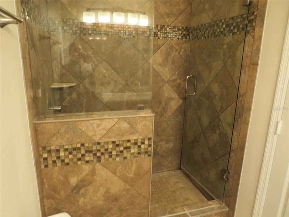 For Rent: $1,750 (2 beds, 2 baths, 975 Square Feet)