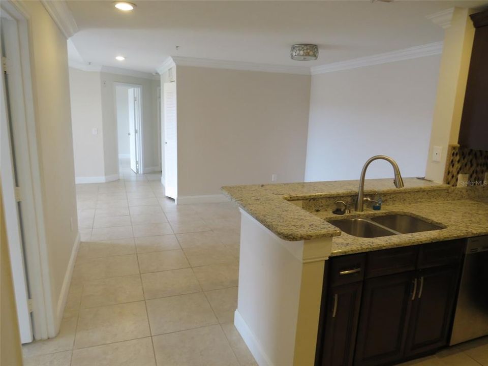 For Rent: $1,750 (2 beds, 2 baths, 975 Square Feet)