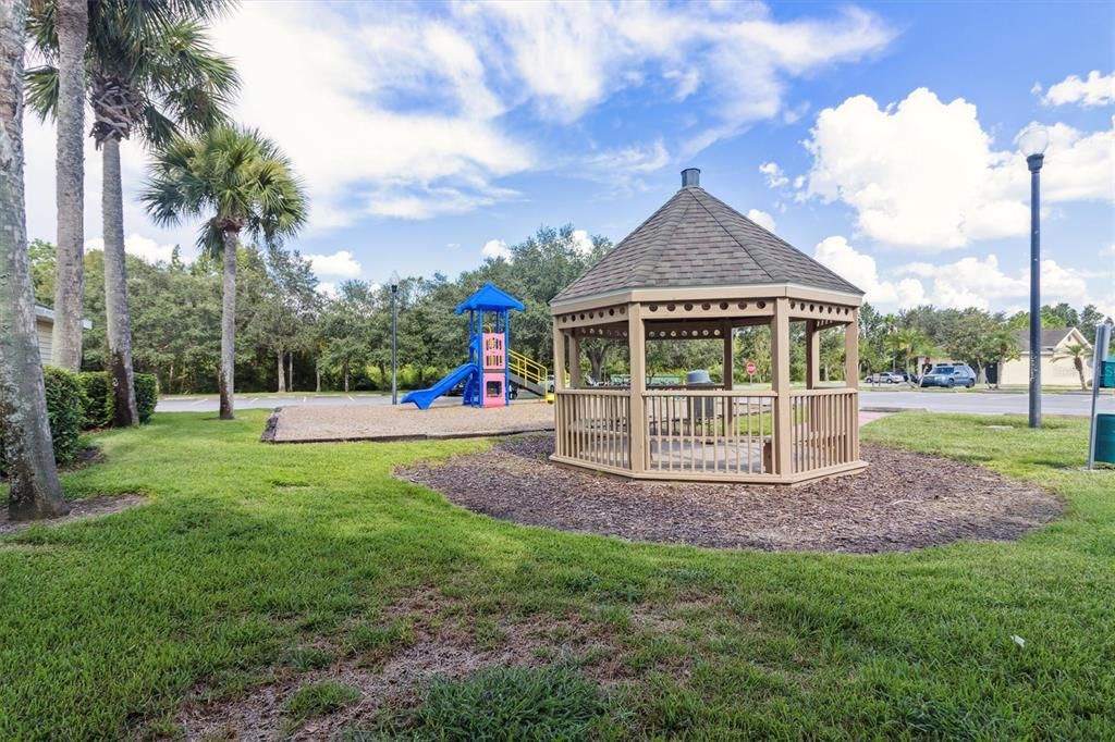 For Rent: $1,750 (2 beds, 2 baths, 975 Square Feet)