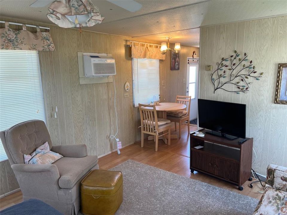 For Sale: $29,500 (1 beds, 1 baths, 420 Square Feet)