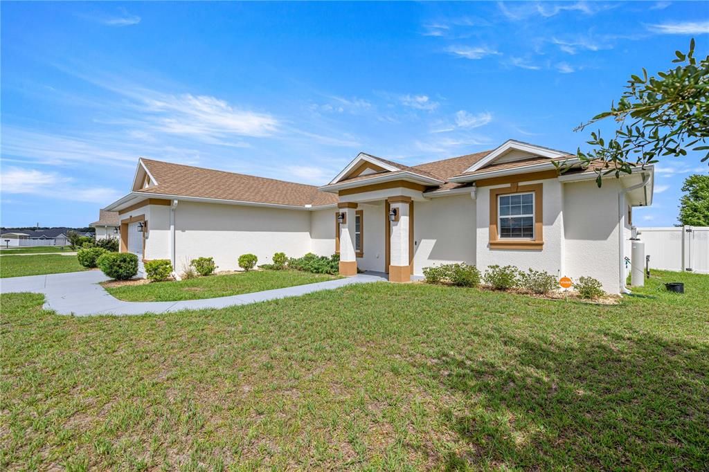 For Sale: $299,900 (4 beds, 2 baths, 1865 Square Feet)