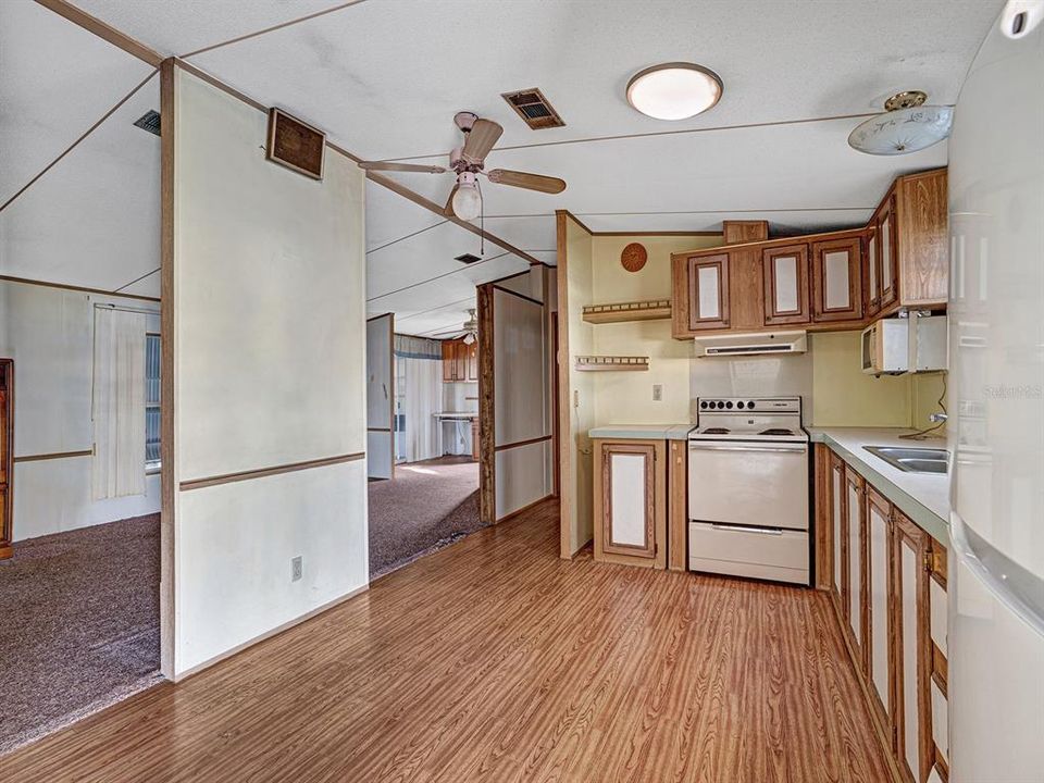 For Sale: $90,000 (2 beds, 2 baths, 960 Square Feet)