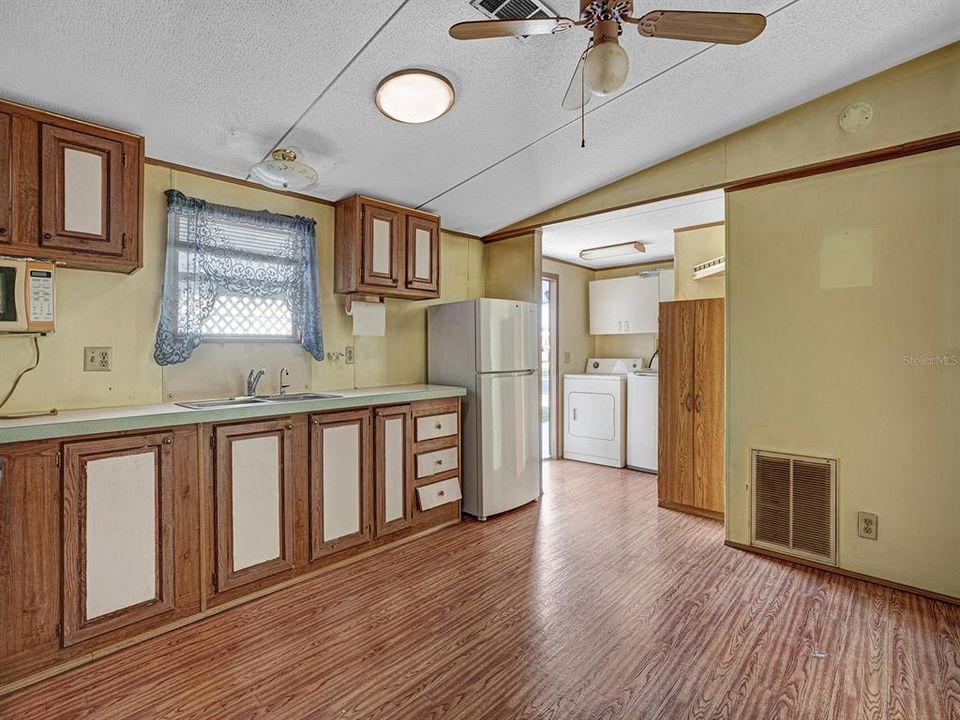 For Sale: $90,000 (2 beds, 2 baths, 960 Square Feet)