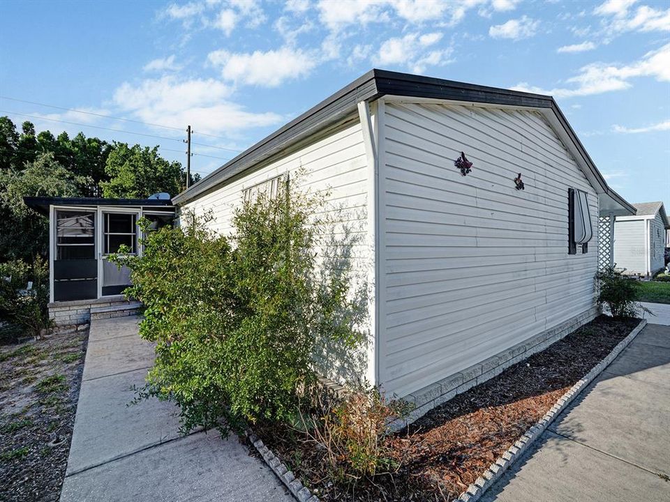 For Sale: $90,000 (2 beds, 2 baths, 960 Square Feet)