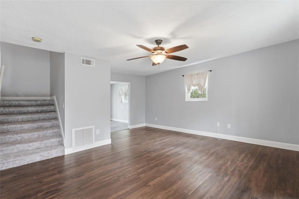 For Sale: $385,000 (3 beds, 2 baths, 1492 Square Feet)