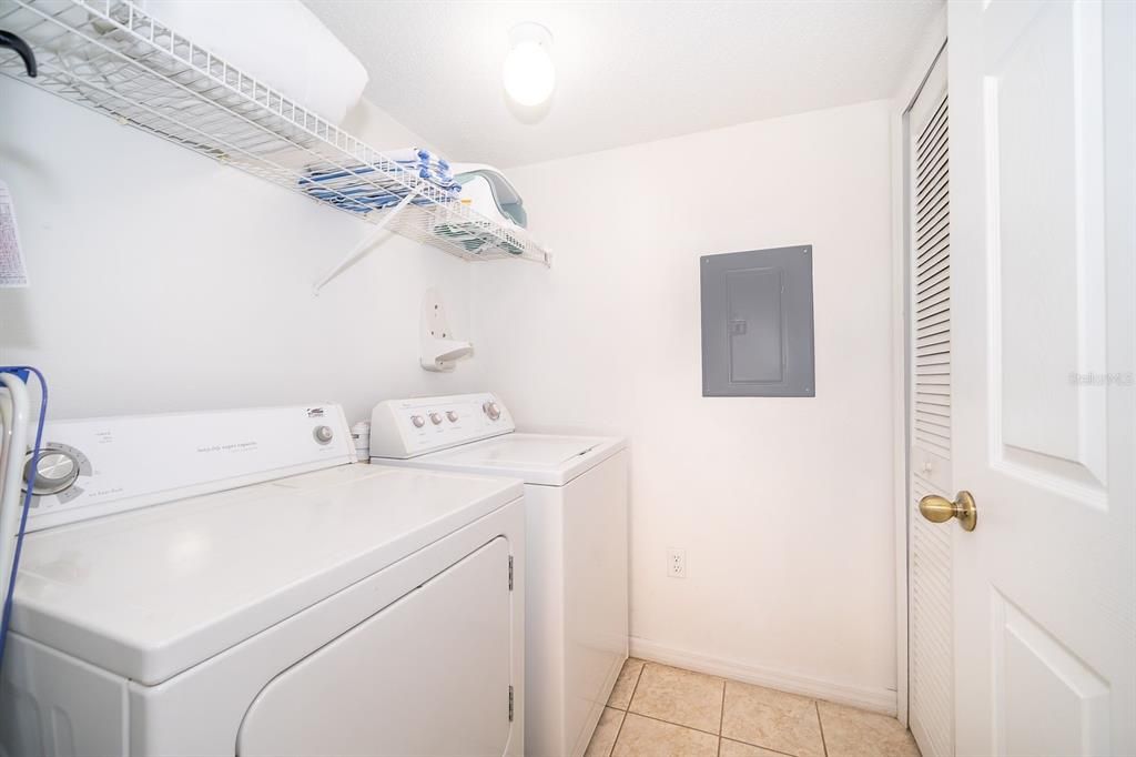 For Sale: $259,900 (3 beds, 2 baths, 1277 Square Feet)