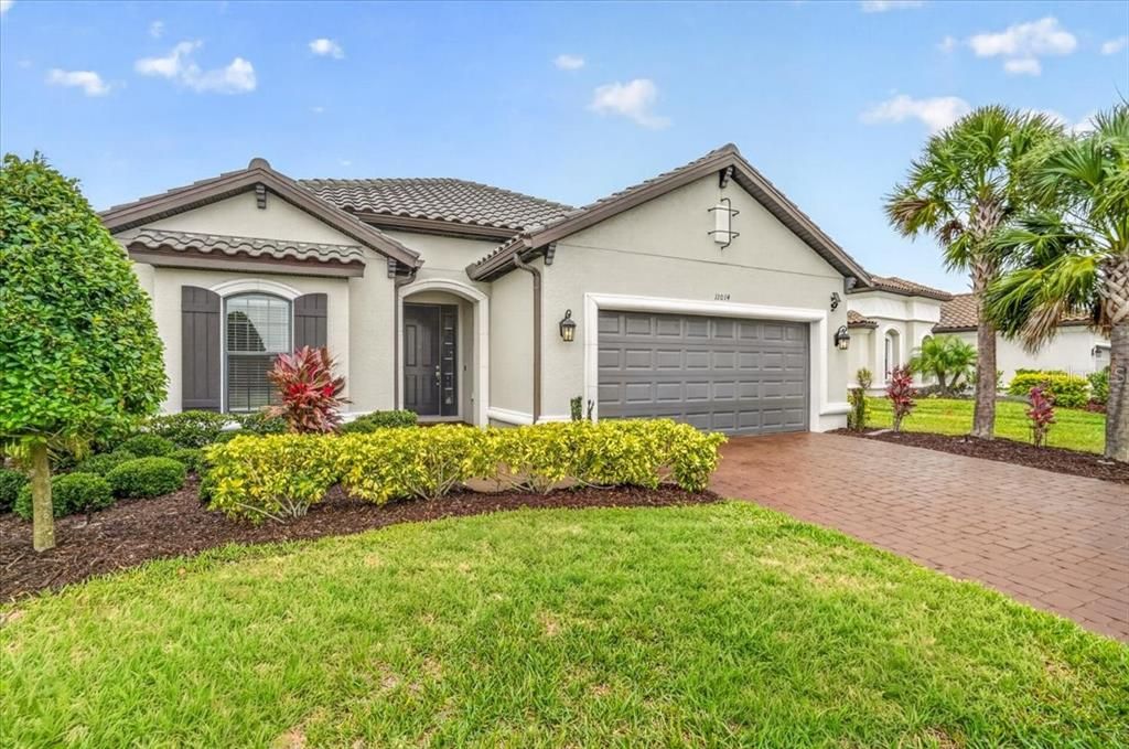For Sale: $624,900 (3 beds, 3 baths, 2256 Square Feet)