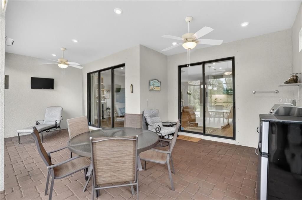 For Sale: $624,900 (3 beds, 3 baths, 2256 Square Feet)