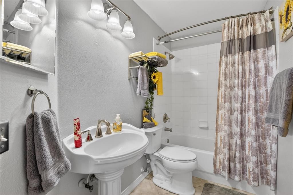 На продажу: $334,900 (3 спален, 2 ванн, 1503 Квадратных фут)