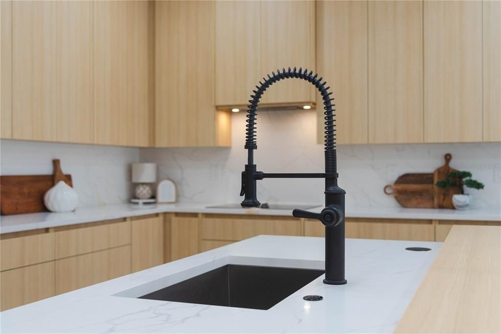 En Venta: $649,800 (3 camas, 2 baños, 1724 Pies cuadrados)