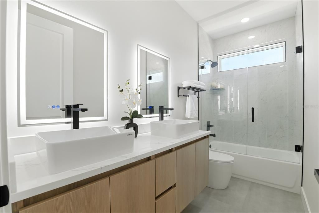En Venta: $649,800 (3 camas, 2 baños, 1724 Pies cuadrados)