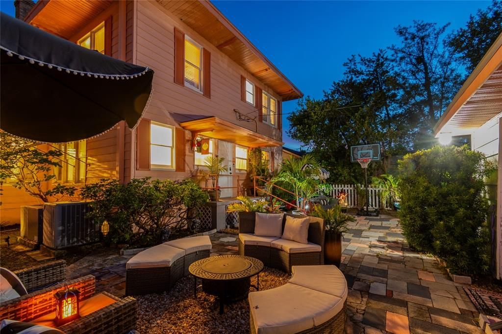 For Sale: $799,990 (4 beds, 1 baths, 1999 Square Feet)
