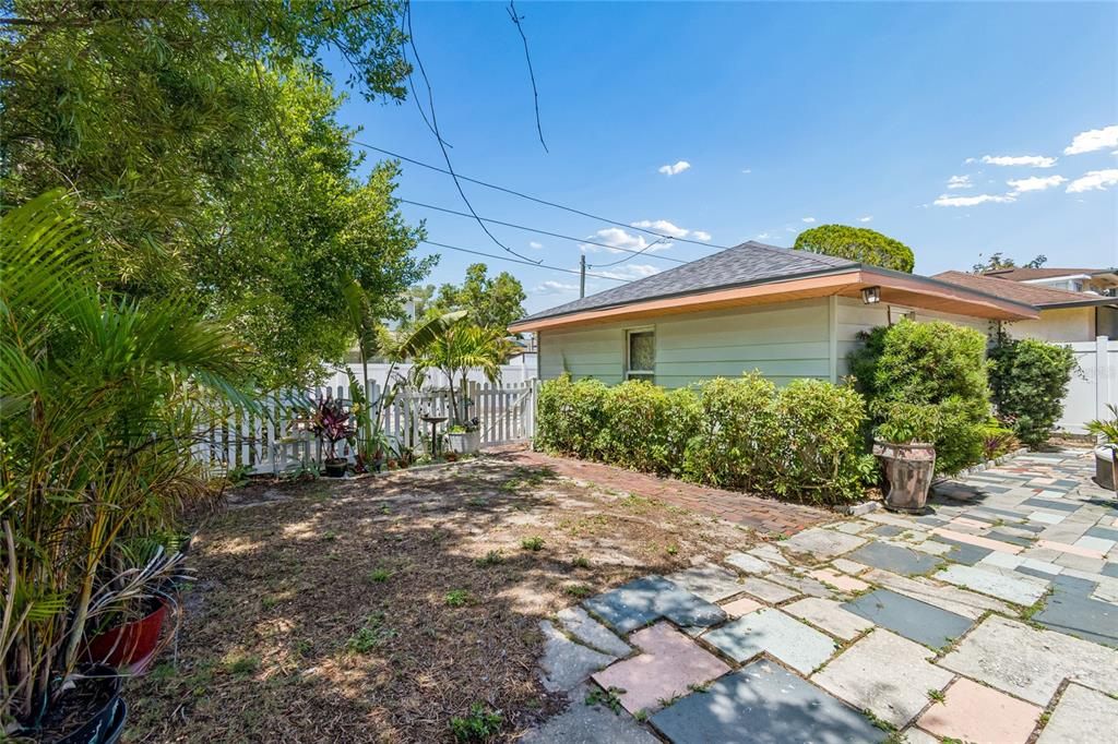 For Sale: $799,990 (4 beds, 1 baths, 1999 Square Feet)