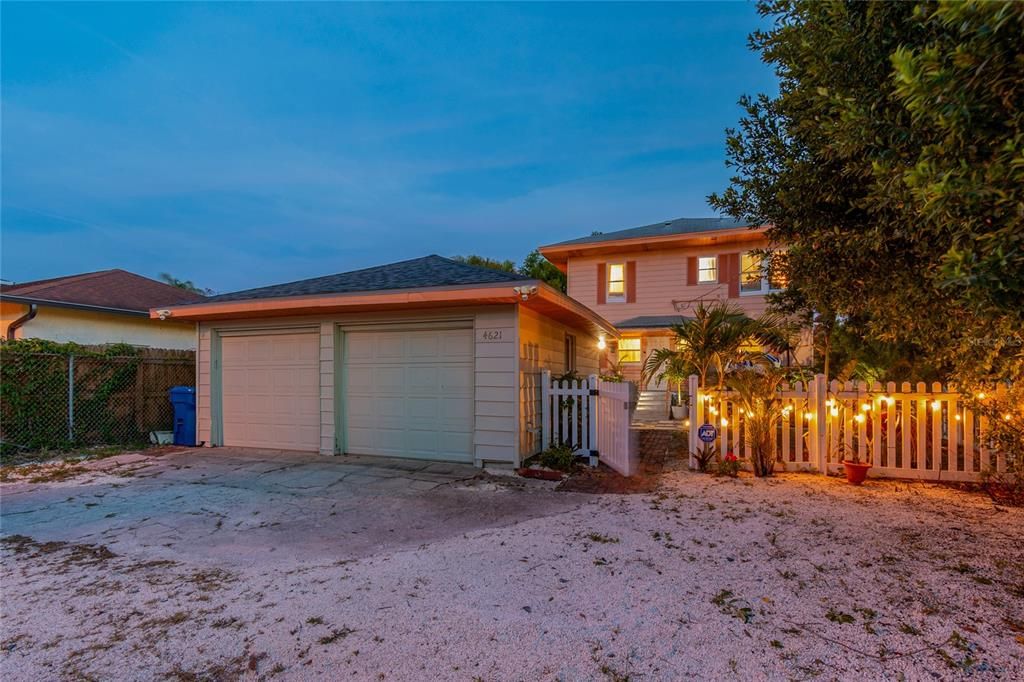 For Sale: $799,990 (4 beds, 1 baths, 1999 Square Feet)