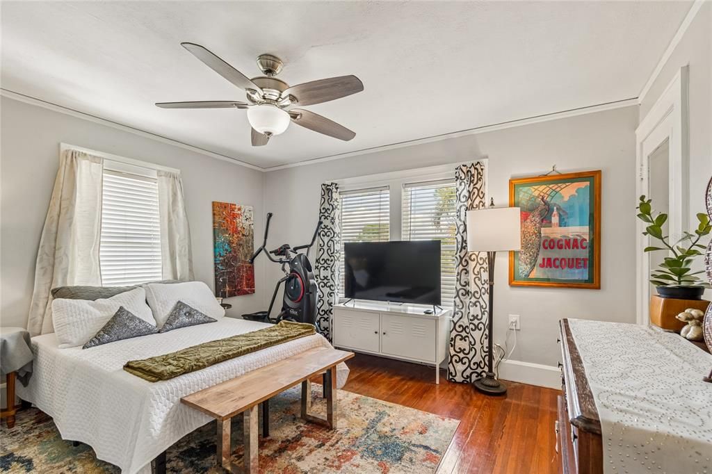 For Sale: $799,990 (4 beds, 1 baths, 1999 Square Feet)