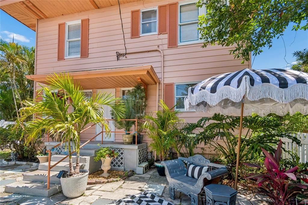 For Sale: $799,990 (4 beds, 1 baths, 1999 Square Feet)