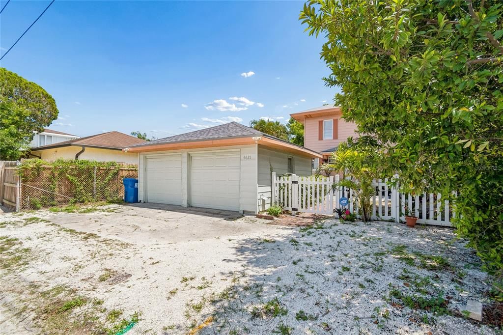 For Sale: $799,990 (4 beds, 1 baths, 1999 Square Feet)
