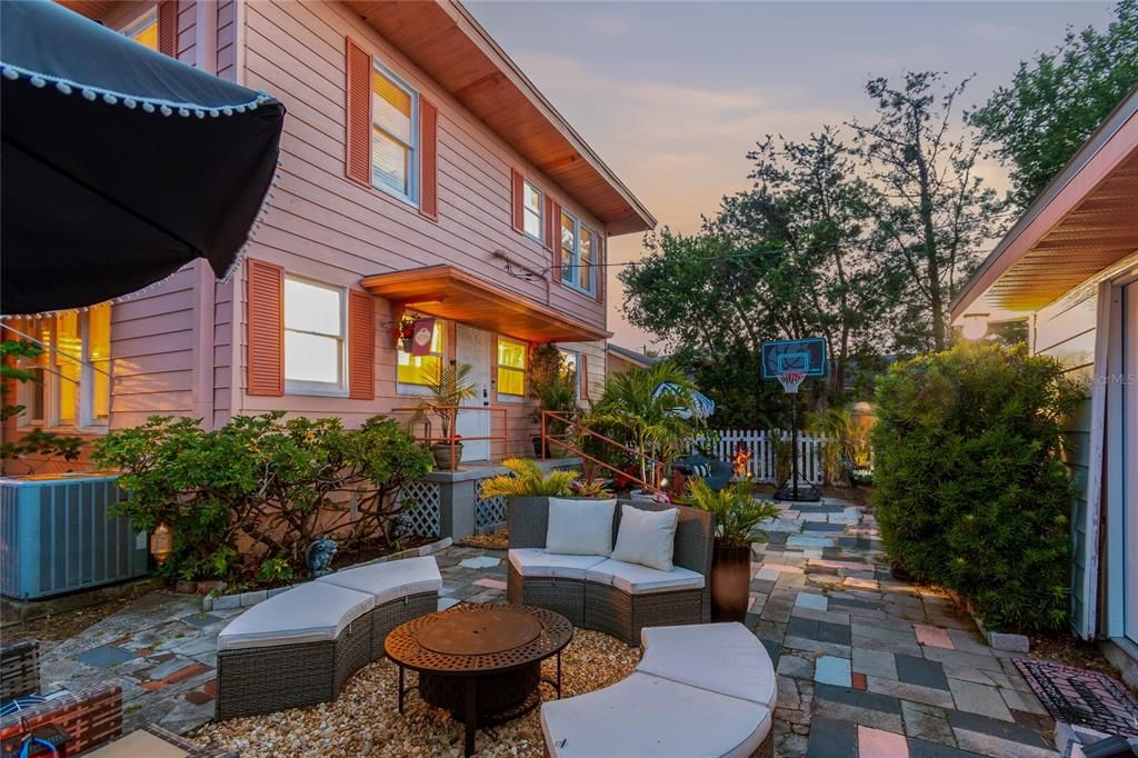 For Sale: $799,990 (4 beds, 1 baths, 1999 Square Feet)