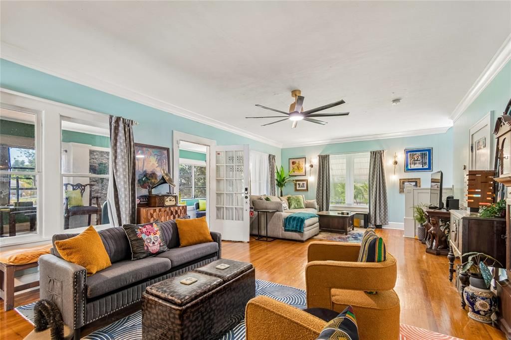 For Sale: $799,990 (4 beds, 1 baths, 1999 Square Feet)