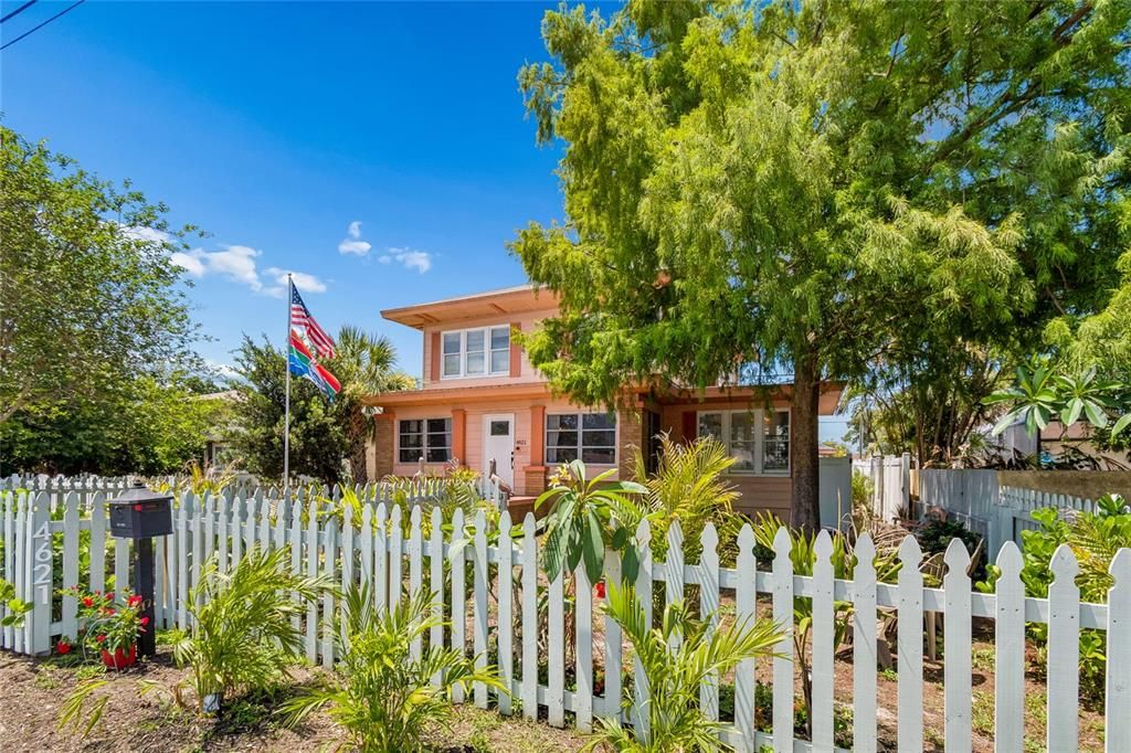 For Sale: $799,990 (4 beds, 1 baths, 1999 Square Feet)