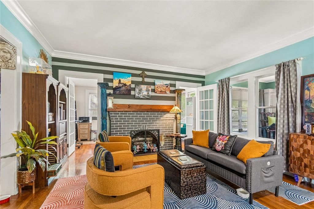 For Sale: $799,990 (4 beds, 1 baths, 1999 Square Feet)