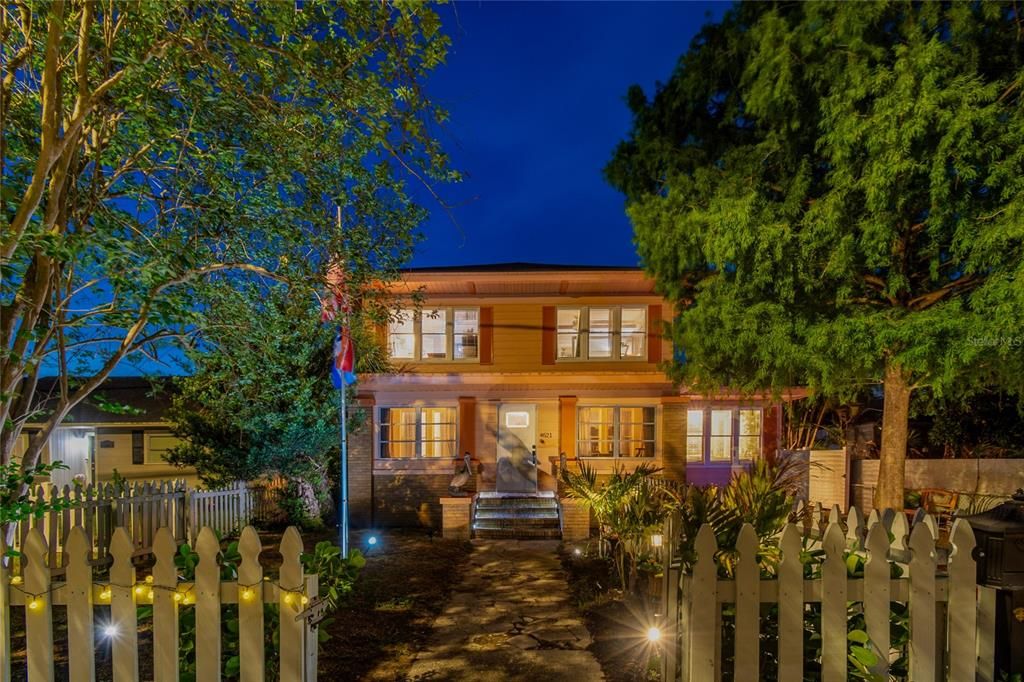 For Sale: $799,990 (4 beds, 1 baths, 1999 Square Feet)