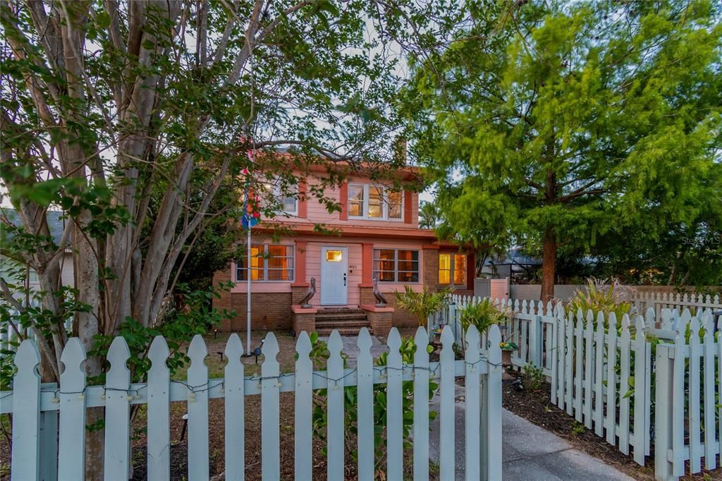 For Sale: $799,990 (4 beds, 1 baths, 1999 Square Feet)