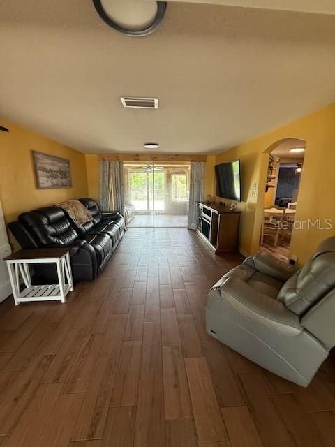 For Sale: $249,900 (3 beds, 2 baths, 1687 Square Feet)
