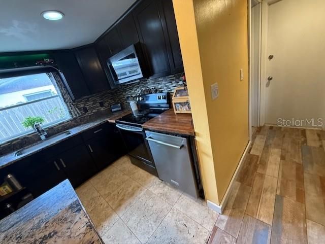 For Sale: $249,900 (3 beds, 2 baths, 1687 Square Feet)