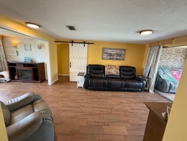 For Sale: $249,900 (3 beds, 2 baths, 1687 Square Feet)