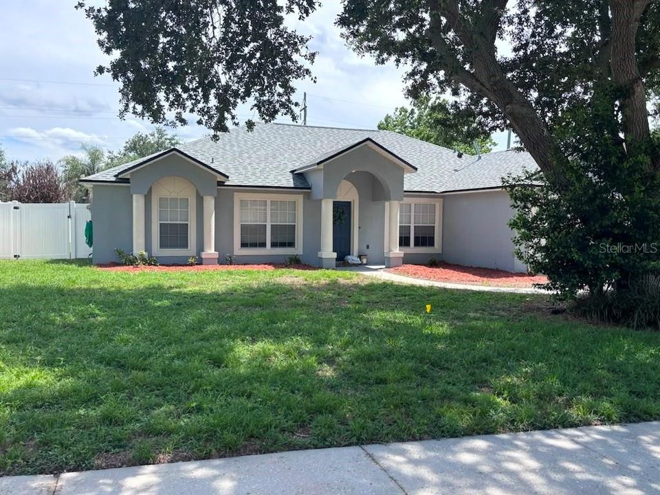 For Rent: $2,475 (3 beds, 2 baths, 1969 Square Feet)