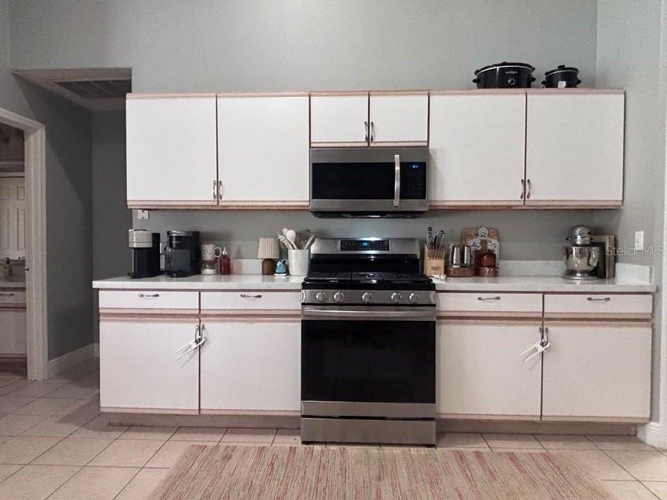 For Rent: $2,475 (3 beds, 2 baths, 1969 Square Feet)