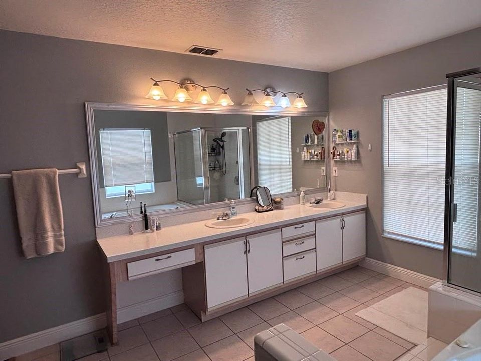 For Rent: $2,475 (3 beds, 2 baths, 1969 Square Feet)