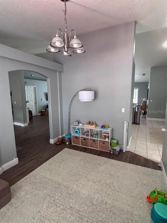 For Rent: $2,475 (3 beds, 2 baths, 1969 Square Feet)