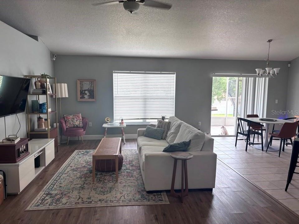 For Rent: $2,475 (3 beds, 2 baths, 1969 Square Feet)