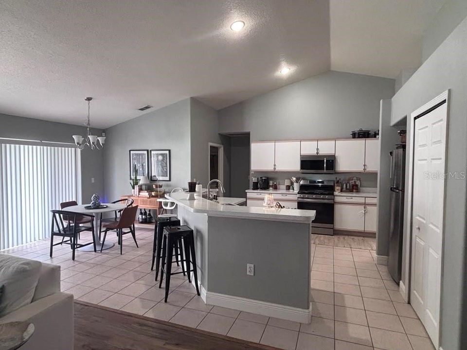 For Rent: $2,475 (3 beds, 2 baths, 1969 Square Feet)