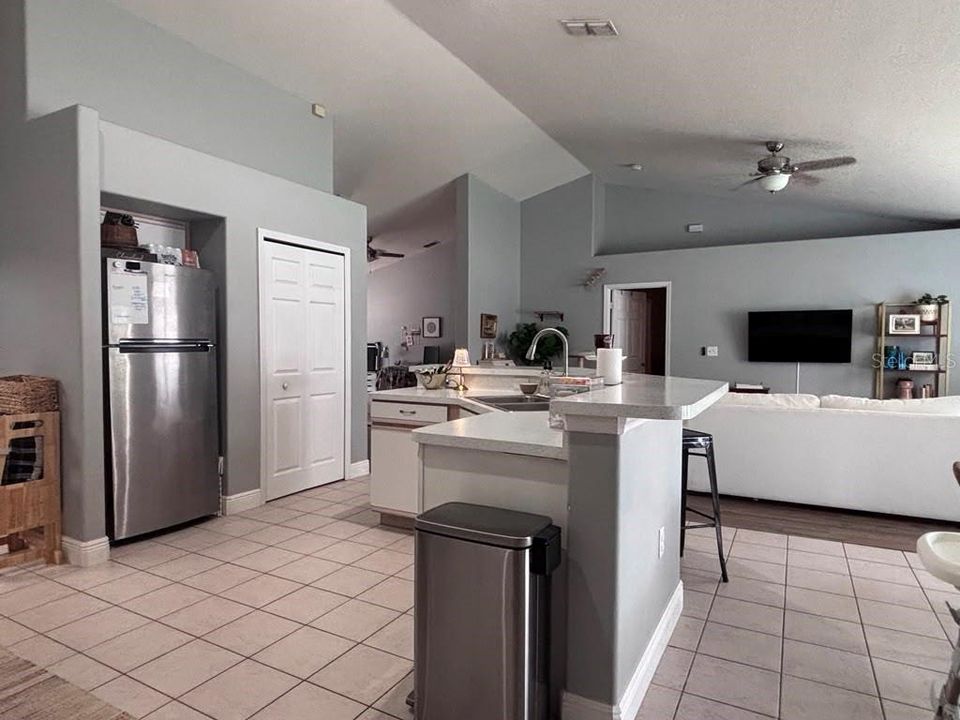 For Rent: $2,475 (3 beds, 2 baths, 1969 Square Feet)