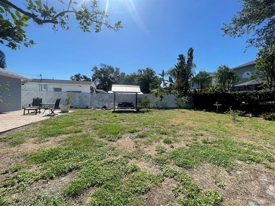 For Rent: $3,200 (3 beds, 2 baths, 1928 Square Feet)