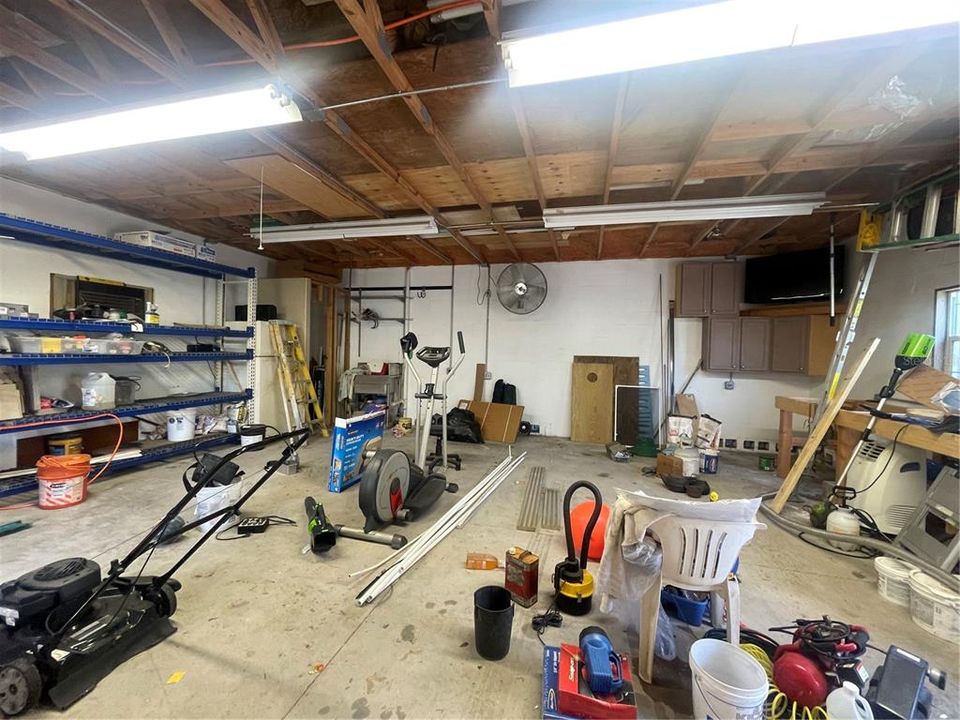 For Rent: $3,200 (3 beds, 2 baths, 1928 Square Feet)