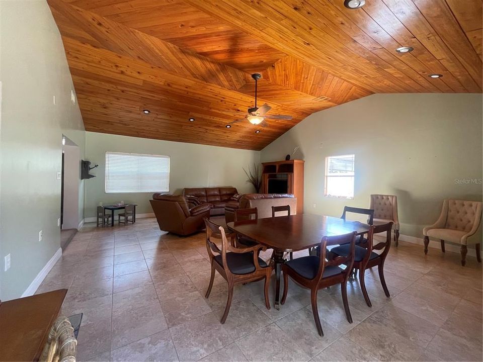 For Rent: $3,200 (3 beds, 2 baths, 1928 Square Feet)
