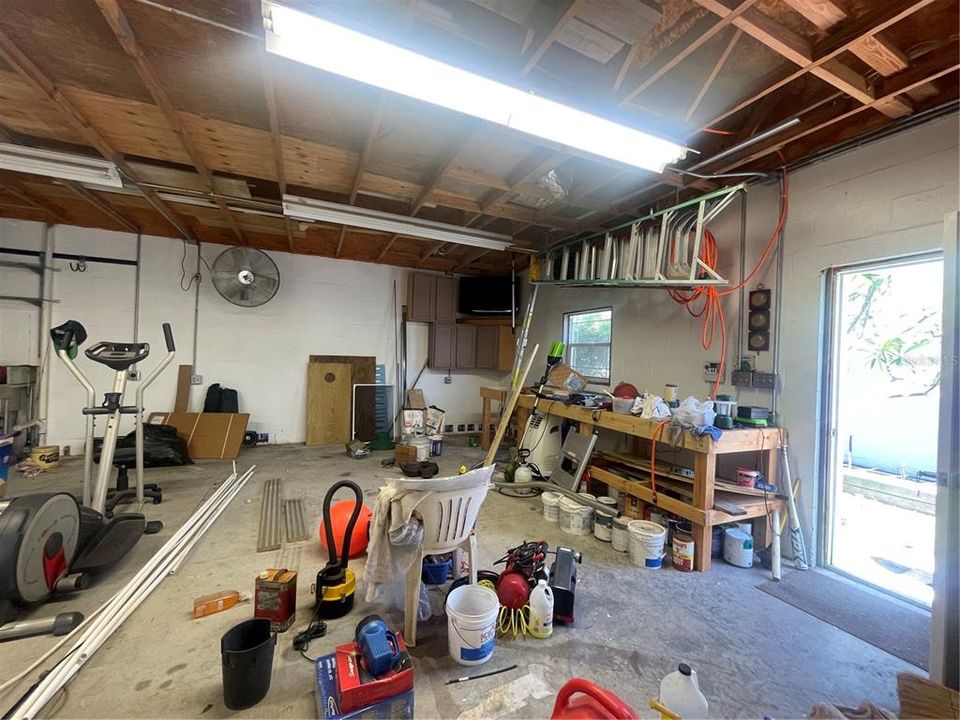 For Rent: $3,200 (3 beds, 2 baths, 1928 Square Feet)