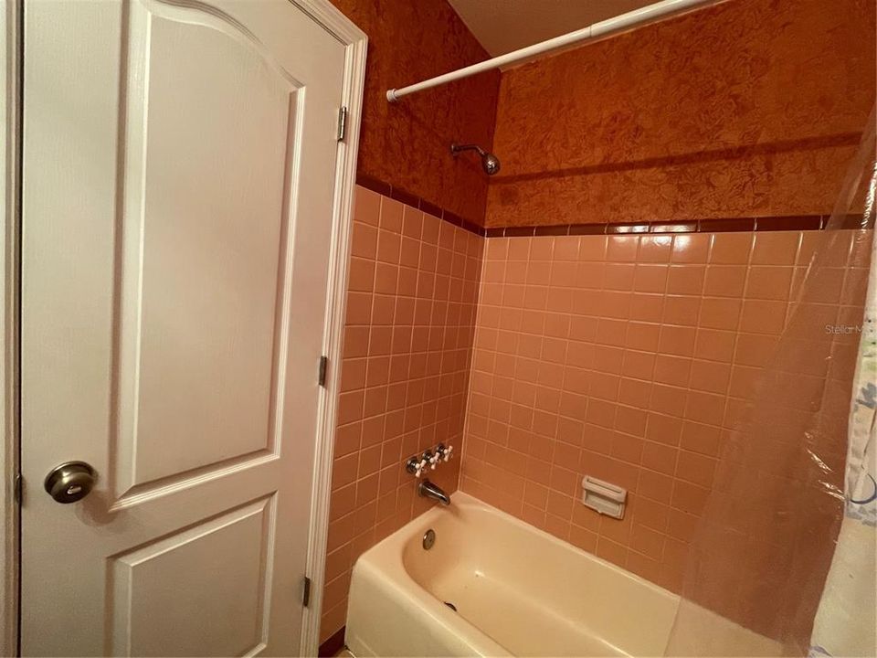 For Rent: $3,200 (3 beds, 2 baths, 1928 Square Feet)
