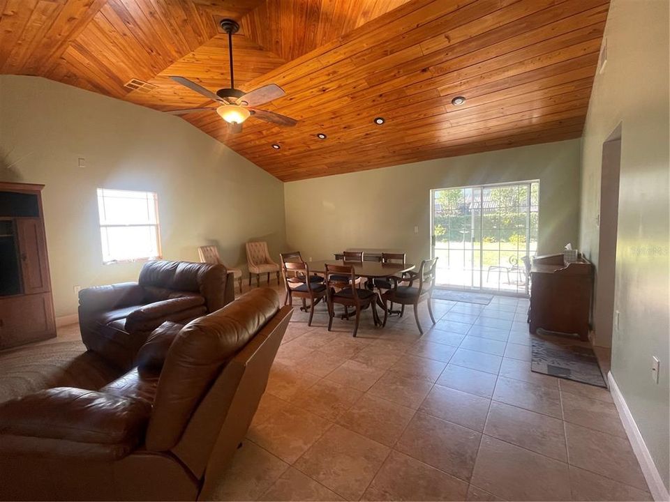 For Rent: $3,200 (3 beds, 2 baths, 1928 Square Feet)
